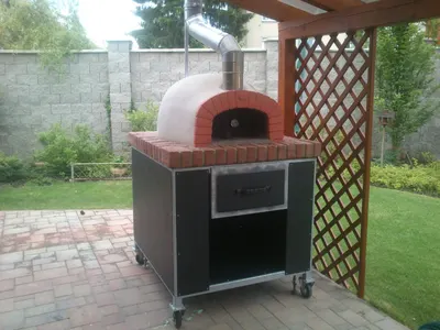 Zahradní pec na pizzu s cihlovým ústím